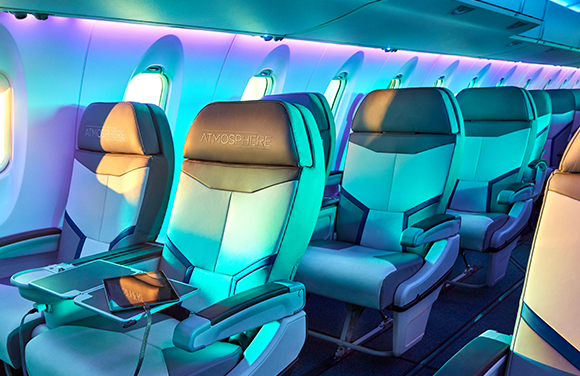 Sièges de passagers Atmosphère de la CRJ Serie de Mitsubishi Heavy Industries Aviation Régionale avec une grande fenêtre